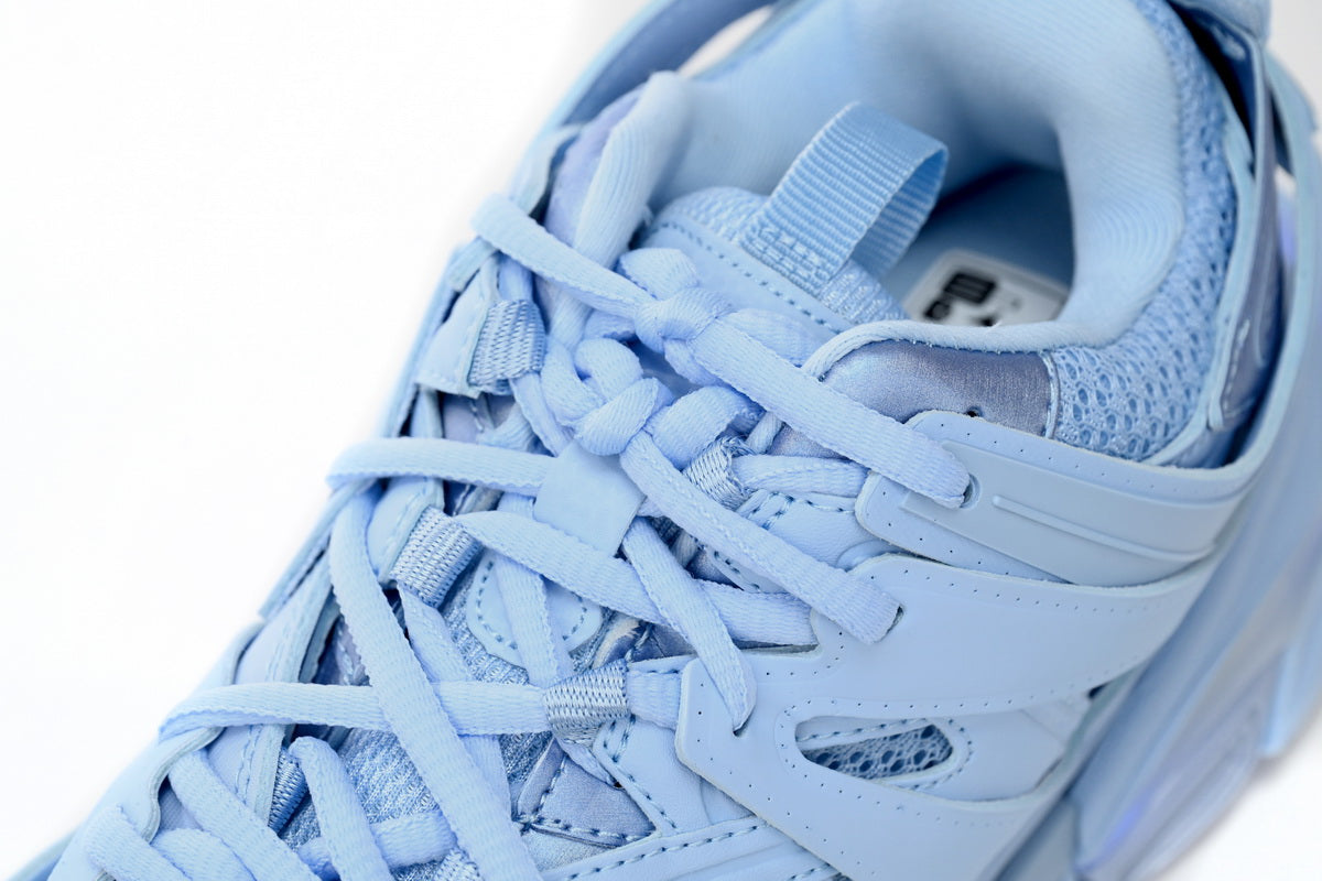 https://images.mrshopplus.com/469800128058134/DTB_proProduct/2024-11-16/balenciaga_track_light_blue_542436_w2la1_4800__led__1B62A834B0C1F.jpg