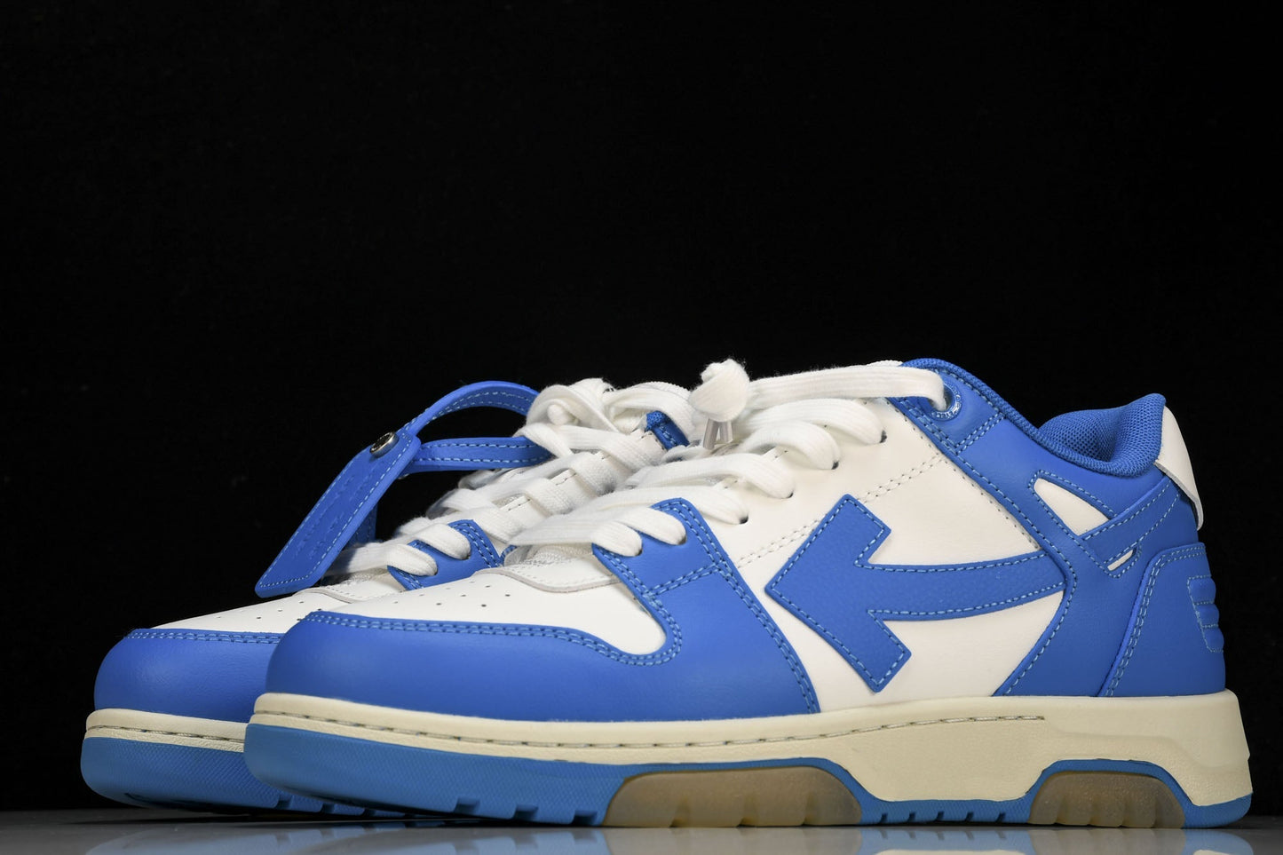 Off-White OOO Low-Top Sneakers: Stylish White & Blue Casual Footwear