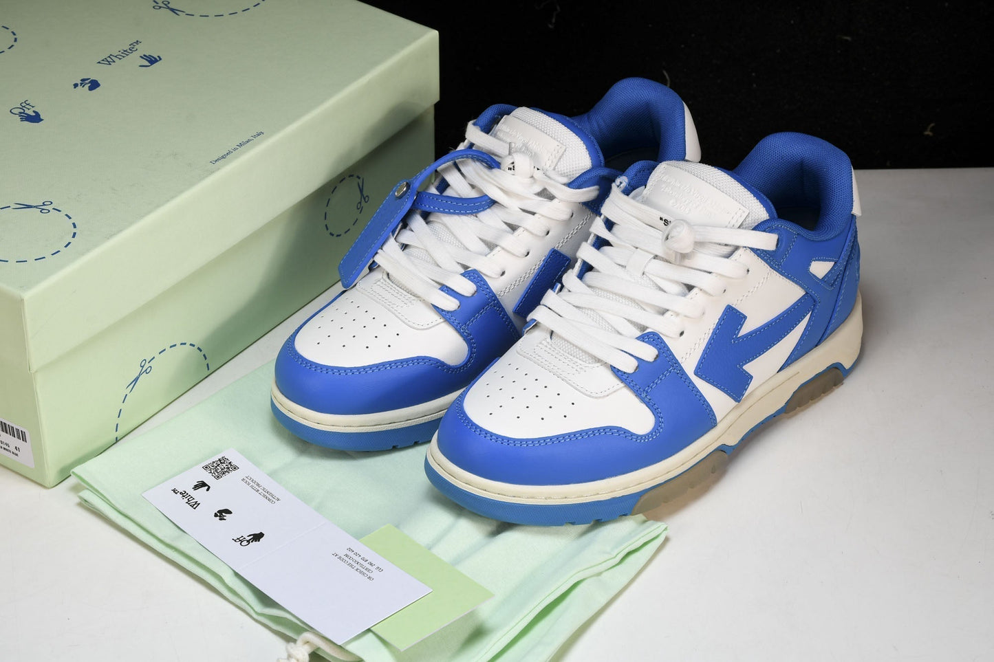 Off-White OOO Low-Top Sneakers: Stylish White & Blue Casual Footwear