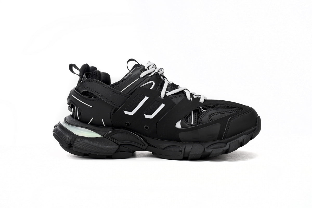 https://images.mrshopplus.com/469800128058134/DTB_proProduct/2024-11-11/542023_w1gb1_2045_balenciaga_track_black_and_white__led__1B5C71492CD12.jpg