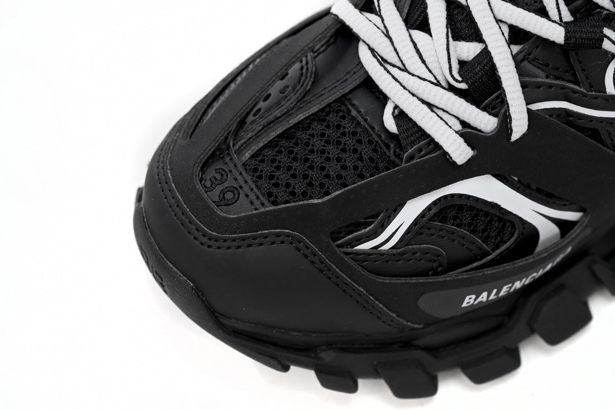 https://images.mrshopplus.com/469800128058134/DTB_proProduct/2024-11-11/542023_w1gb1_2045_balenciaga_track_black_and_white__led__1B5C714A9151B.jpg