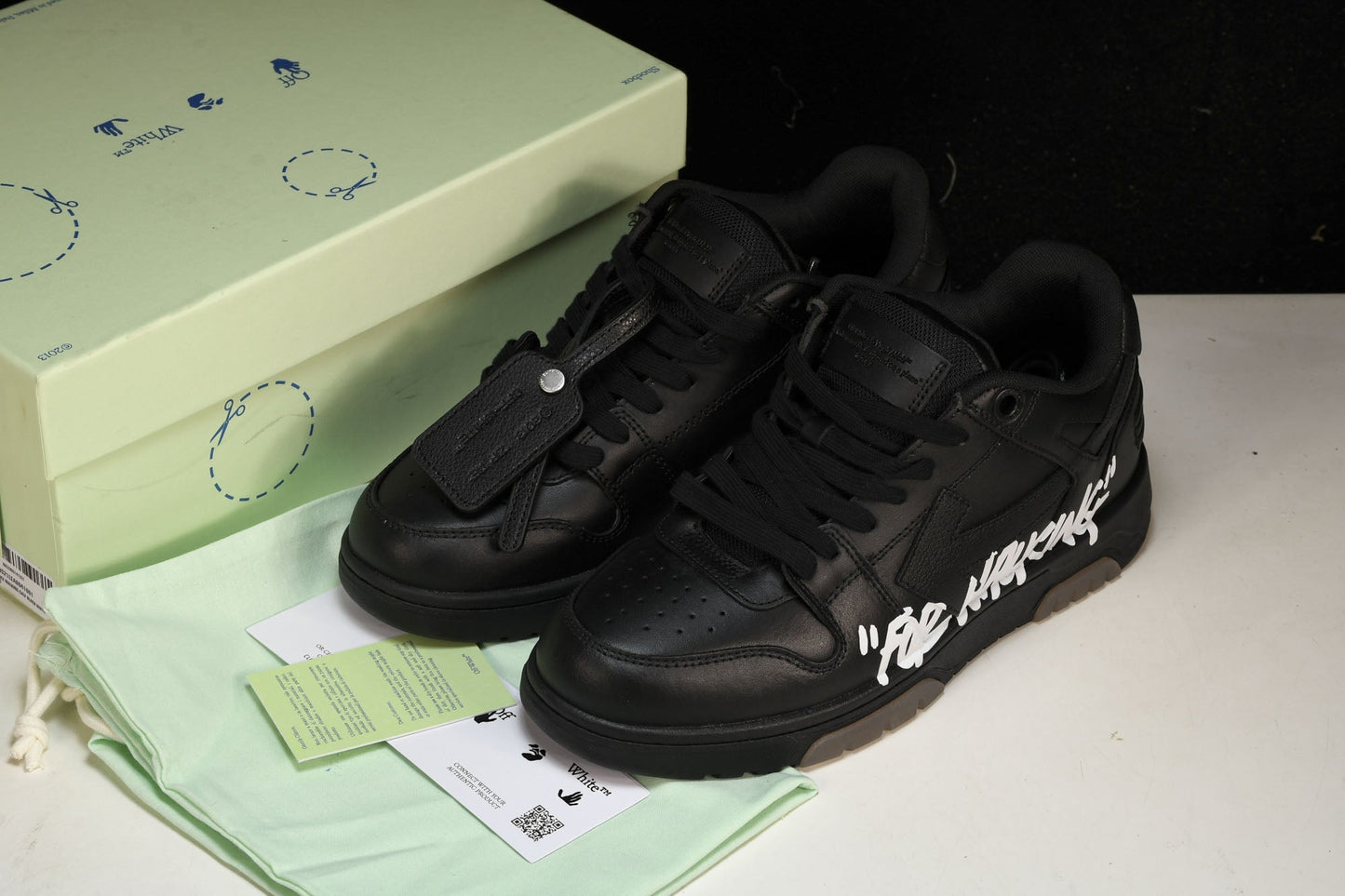 Off-White OOO Low Top Sneakers: Iconic Black White Streetwear Shoes