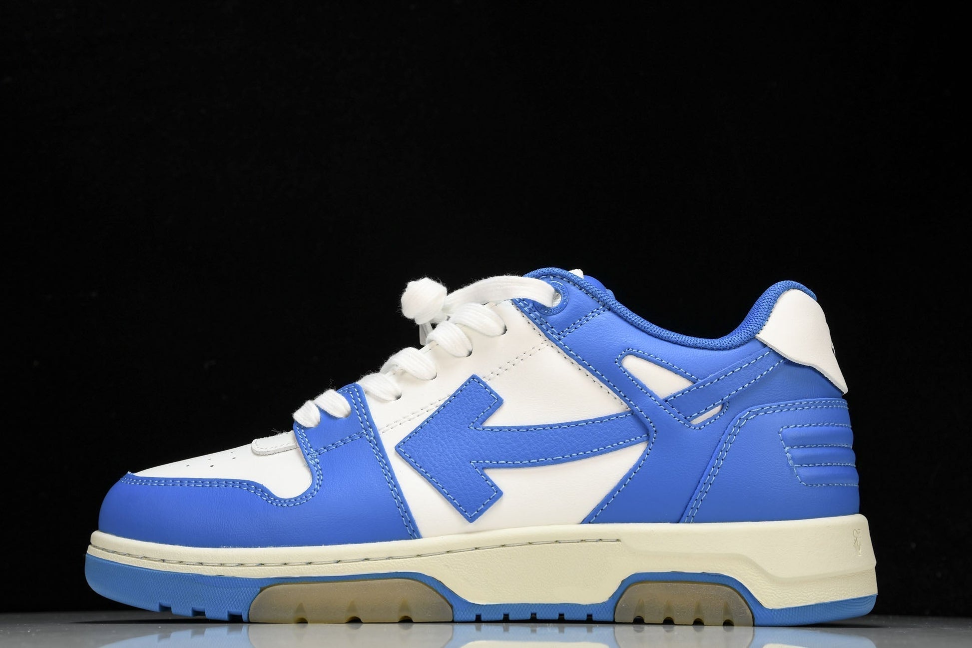 Off-White OOO Low-Top Sneakers: Stylish White & Blue Casual Footwear