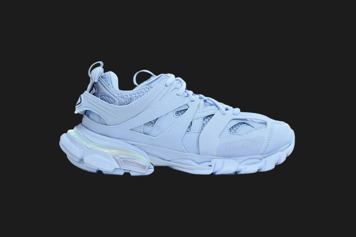 https://images.mrshopplus.com/469800128058134/DTB_proProduct/2024-11-16/balenciaga_track_light_blue_542436_w2la1_4800__led__1B62A83286216.jpg