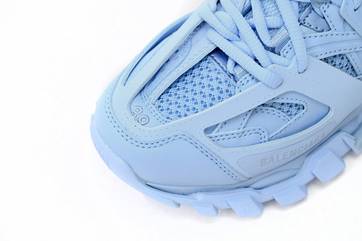 https://images.mrshopplus.com/469800128058134/DTB_proProduct/2024-11-16/balenciaga_track_light_blue_542436_w2la1_4800__led__1B62A83442512.jpg