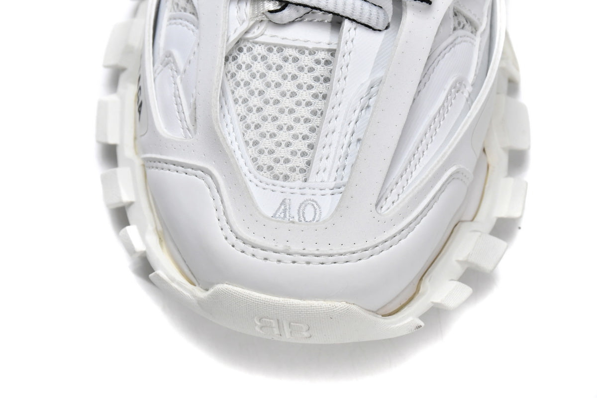 https://images.mrshopplus.com/469800128058134/DTB_proProduct/2024-11-16/balenciaga_track_white_black_542023_w3ac1_9010__led__1B62A7568EA12.jpeg